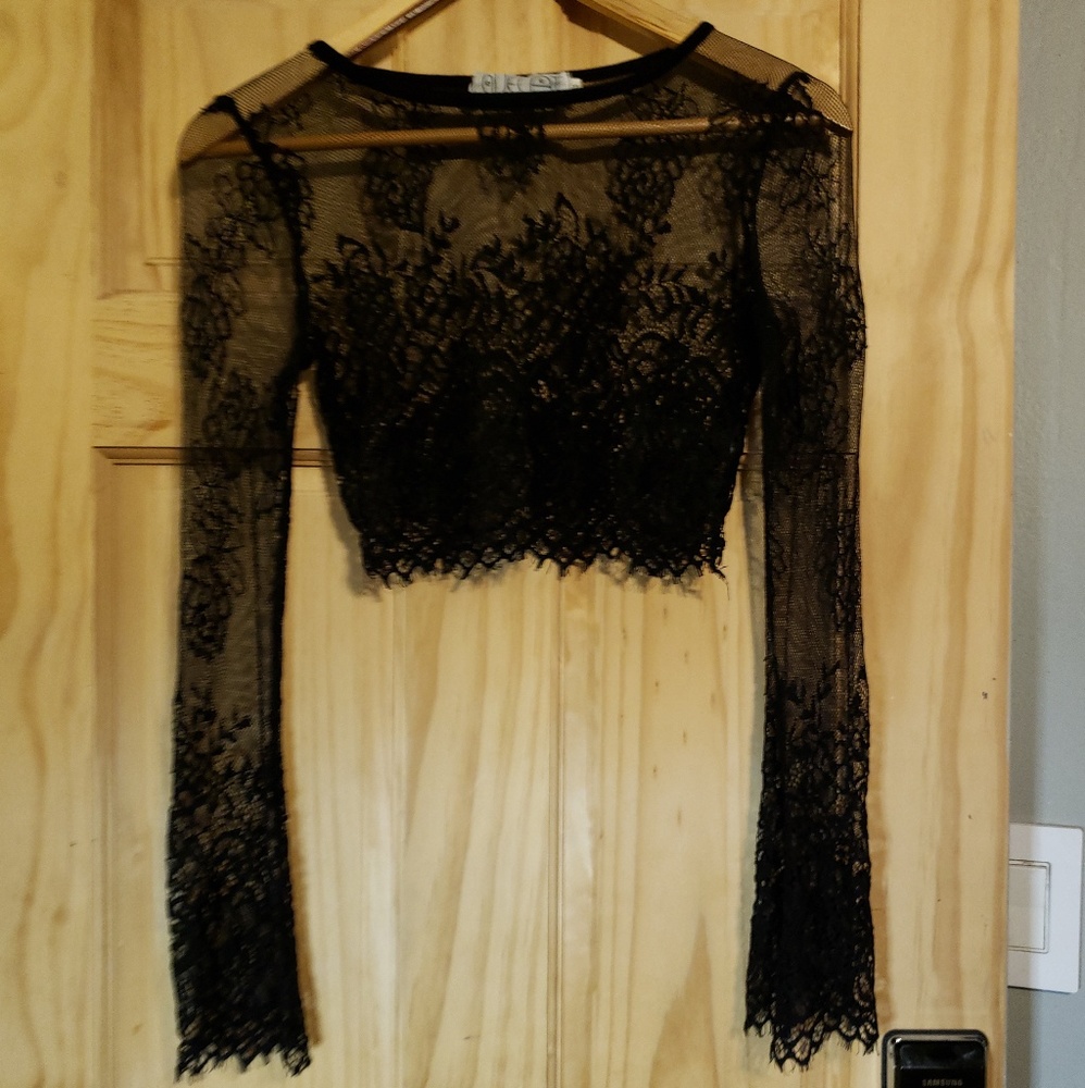 Lace croptop
